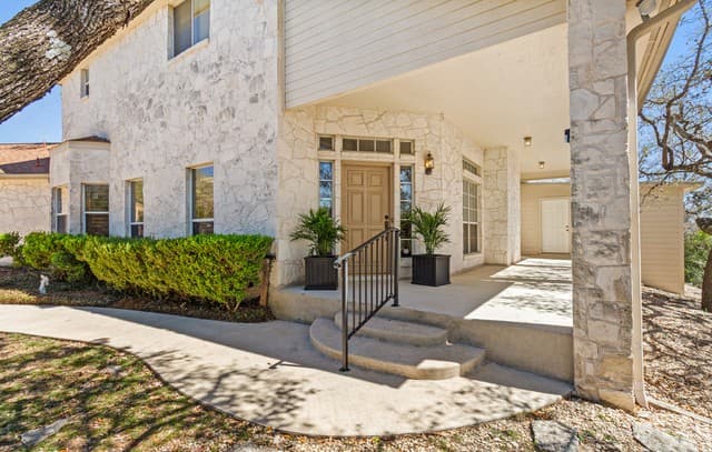 4-bedroom rental at 10219 Rafter O in Helotes, TX — photo 1