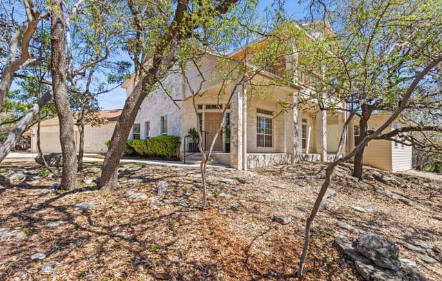 4-bedroom rental at 10219 Rafter O in Helotes, TX — photo 3