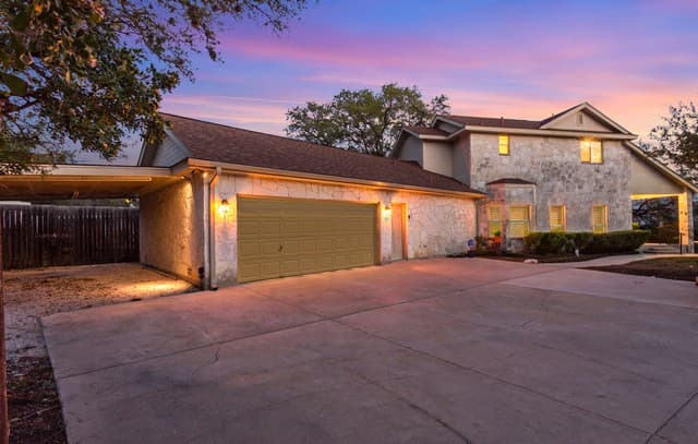 4-bedroom rental at 10219 Rafter O in Helotes, TX — photo 4