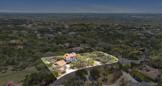 4-bedroom rental at 10219 Rafter O in Helotes, TX — photo 5