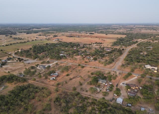 rental at 140 S View Dr in Lytle, TX — photo 3