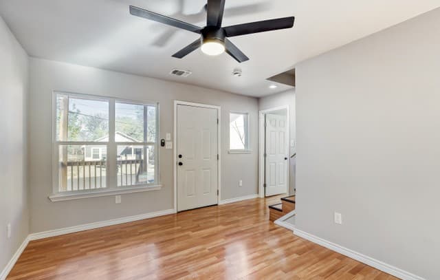 3-bedroom rental at 323 Moselle in San Antonio, TX — photo 2