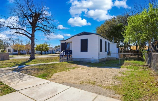 2-bedroom rental at 863 Cavalier in San Antonio, TX — photo 5