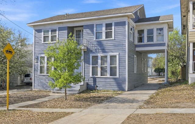 rental at 419 W Mistletoe in San Antonio, TX — photo 2