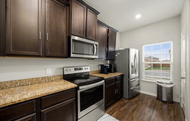 5-bedroom rental at 11815 Wolf Cyn in San Antonio, TX — photo 5
