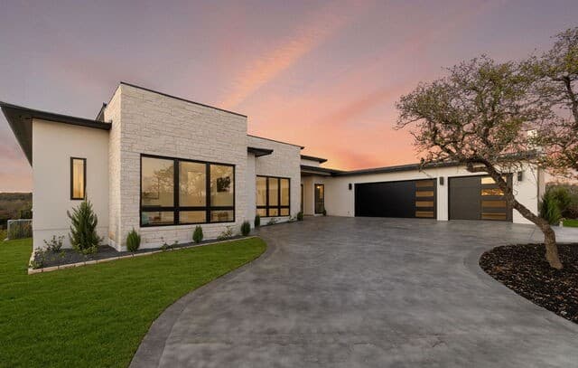 4-bedroom rental at 108 Fortunate Son in Boerne, TX — photo 2