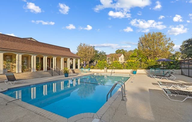 2-bedroom rental at 8702 Village Dr Unit 123 in San Antonio, TX — photo 3