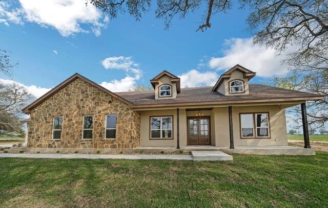 3-bedroom home for sale at 313 Firewheel in Floresville TX
