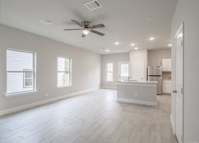 3-bedroom rental at 7503 Savannah Brooks in San Antonio, TX — photo 2