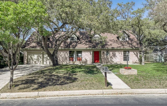 6-bedroom rental at 1007 Mount Rainier in San Antonio, TX — photo 1