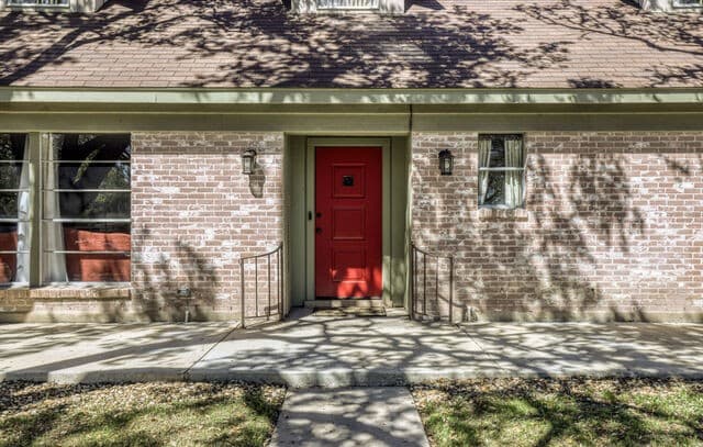 6-bedroom rental at 1007 Mount Rainier in San Antonio, TX — photo 3