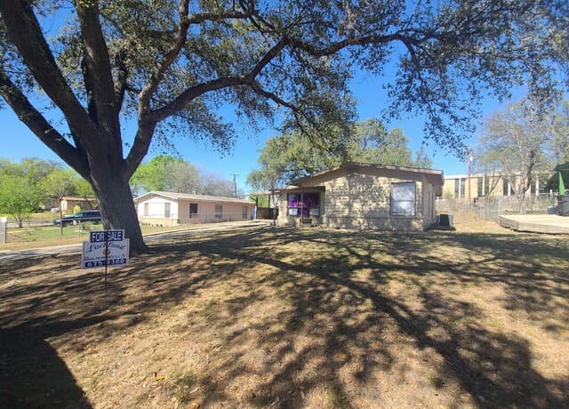 3-bedroom rental at 5611 Horizon in San Antonio, TX — photo 1