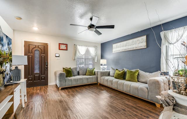 3-bedroom rental at 5026 Bending Elms in San Antonio, TX — photo 5