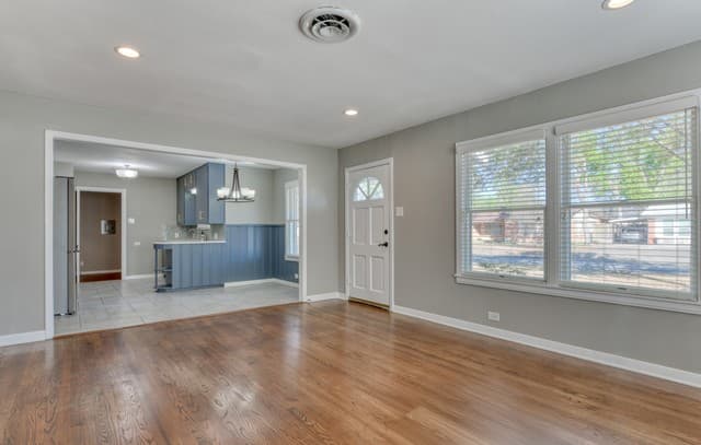 3-bedroom rental at 118 Bethany in San Antonio, TX — photo 3