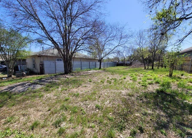 rental at 2134 Aransas Ave in San Antonio, TX — photo 3
