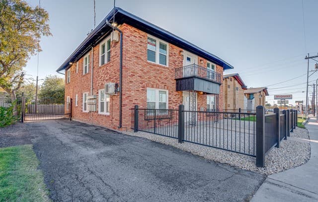rental at 316 W Cypress St in San Antonio, TX — photo 3
