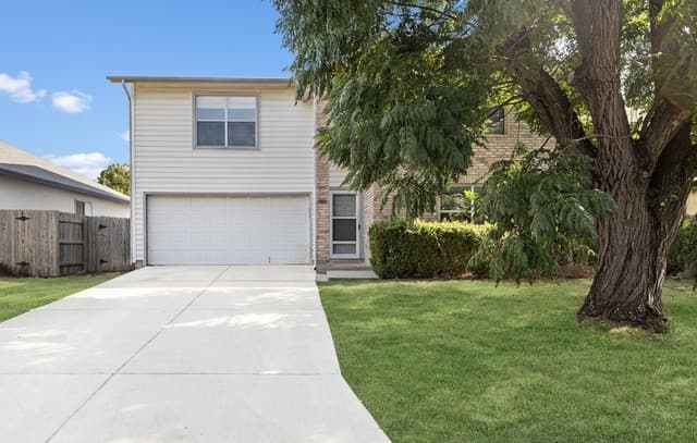 4-bedroom rental at 9806 Kelton in San Antonio, TX — photo 1