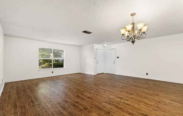4-bedroom rental at 9806 Kelton in San Antonio, TX — photo 4