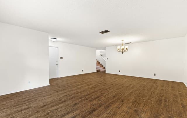 4-bedroom rental at 9806 Kelton in San Antonio, TX — photo 5