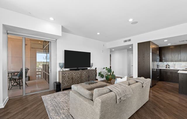 2-bedroom rental at 4242 Broadway Unit 606 in San Antonio, TX — photo 5