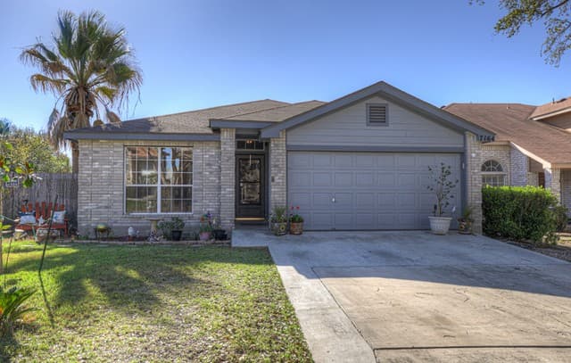3-bedroom rental at 7164 Still Hollow in San Antonio, TX — photo 3
