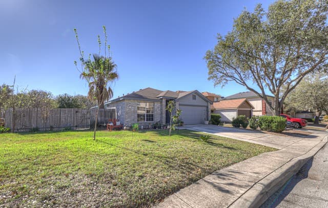 3-bedroom rental at 7164 Still Hollow in San Antonio, TX — photo 4