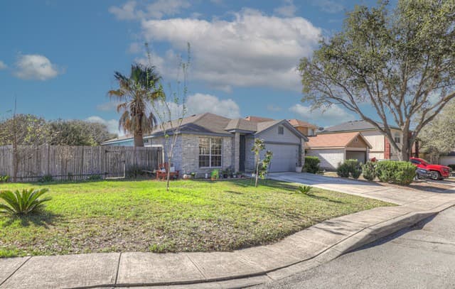 3-bedroom rental at 7164 Still Hollow in San Antonio, TX — photo 5