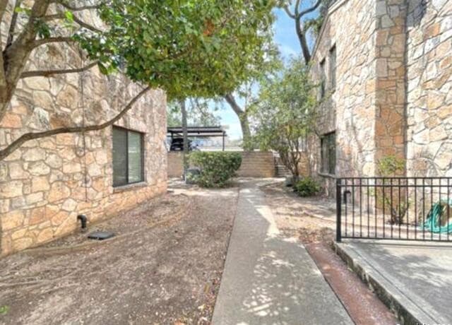 2-bedroom rental at 11520 Huebner Road Unit 107 in San Antonio, TX — photo 2