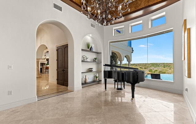 6-bedroom rental at 137 River Xing in Boerne, TX — photo 4