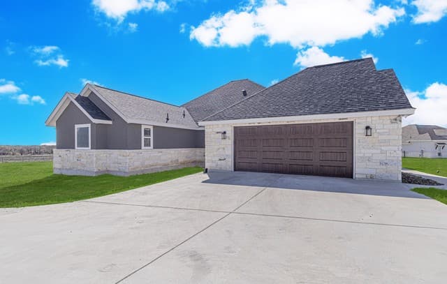 4-bedroom rental at 157 Summer Meadow in La Vernia, TX — photo 3