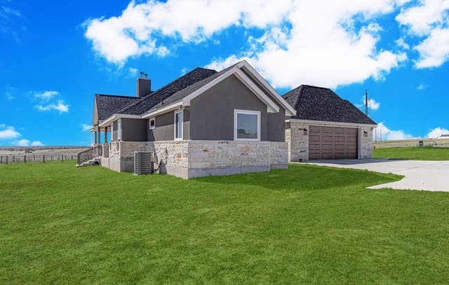 4-bedroom rental at 157 Summer Meadow in La Vernia, TX — photo 4