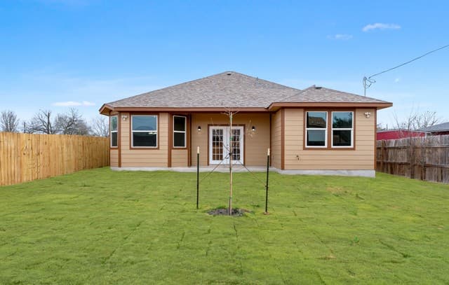 3-bedroom rental at 221 Sligo in San Antonio, TX — photo 5