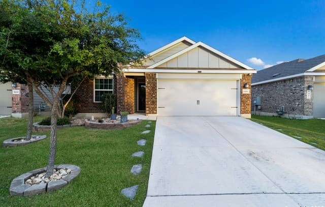 3-bedroom rental at 8406 Lamus Wheel in San Antonio, TX — photo 1