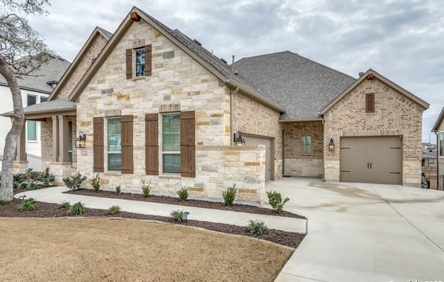 4-bedroom rental at 143 Sonrisa in Boerne, TX — photo 3
