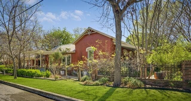2-bedroom rental at 101 Landa in Boerne, TX — photo 5