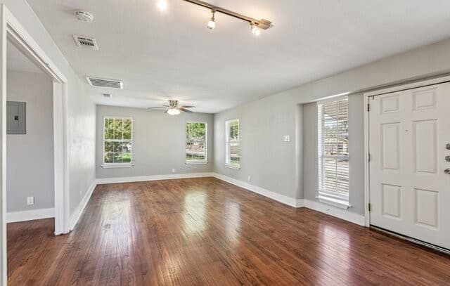 4-bedroom rental at 1080 Ivy in Terrell Hills, TX — photo 5