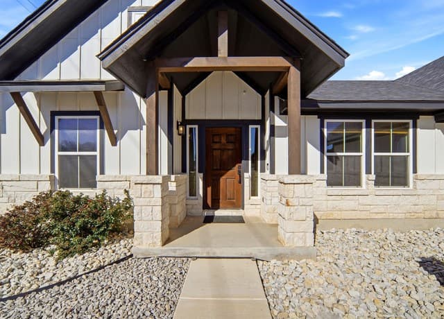 Home for sale at 101 N Jerry Gray in Blanco, TX — photo 4