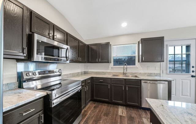 3-bedroom rental at 659 Rattler Bluff in San Antonio, TX — photo 2