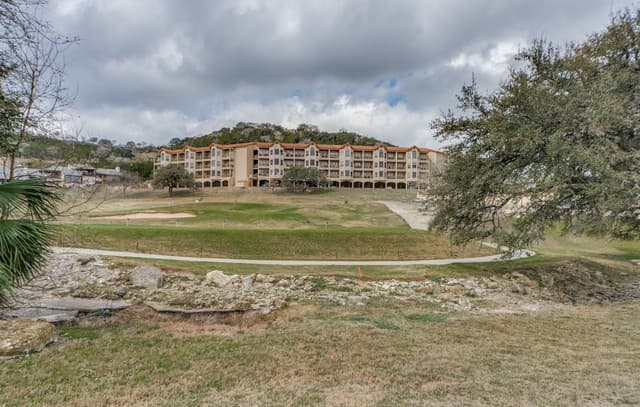 2-bedroom rental at 20 E Tapatio Unit 101 in Boerne, TX — photo 1