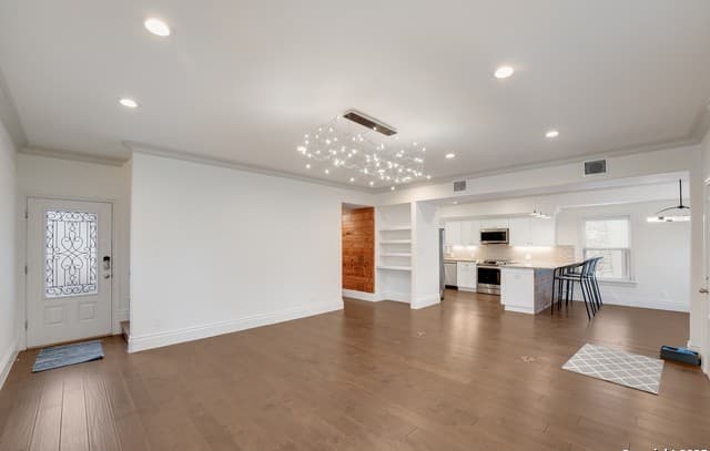 4-bedroom rental at 402 Elmhurst in San Antonio, TX — photo 4