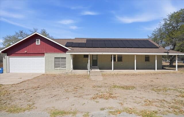 3-bedroom rental at 1601 Owens Ave in Three Rivers, TX — photo 1
