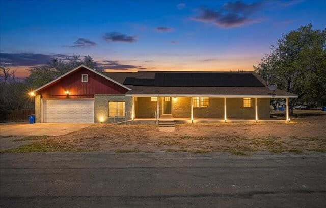 3-bedroom rental at 1601 Owens Ave in Three Rivers, TX — photo 2
