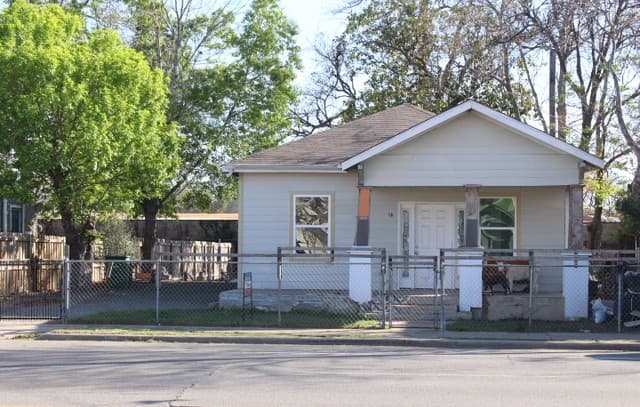 3-bedroom rental at 830 Steves Ave in San Antonio, TX — photo 1
