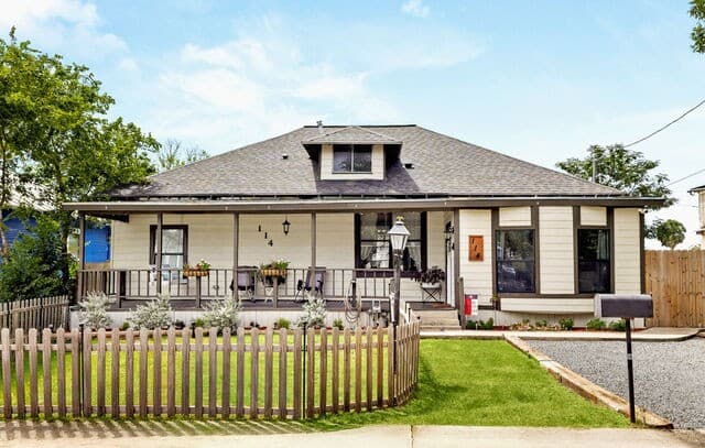 3-bedroom rental at 114 Avenue B in Converse, TX — photo 2