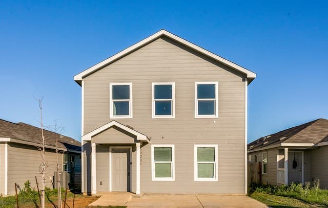 4-bedroom rental at 13227 Furyk in San Antonio, TX — photo 1
