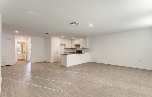 4-bedroom rental at 13227 Furyk in San Antonio, TX — photo 3