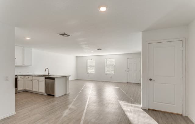 4-bedroom rental at 13227 Furyk in San Antonio, TX — photo 5