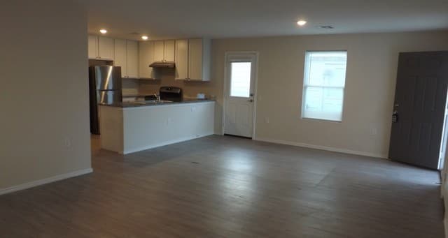 3-bedroom rental at 4543 Zoe Pass in San Antonio, TX — photo 3