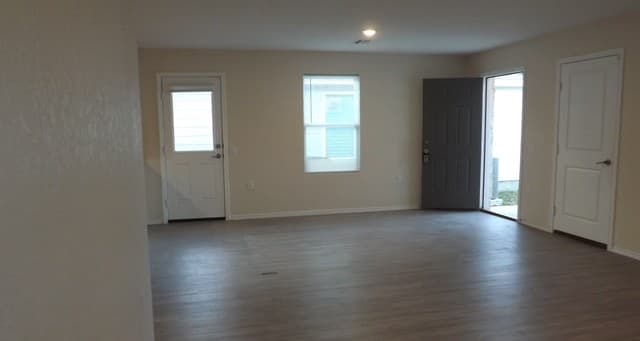 3-bedroom rental at 4543 Zoe Pass in San Antonio, TX — photo 4