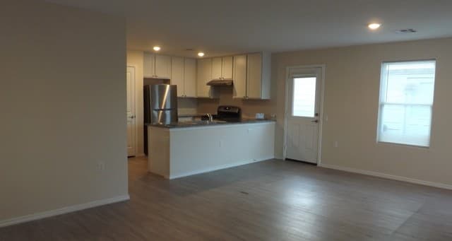 3-bedroom rental at 4543 Zoe Pass in San Antonio, TX — photo 5
